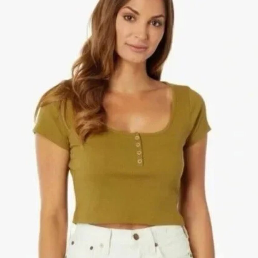 Madewell | Ribbed Henley High-Crop Short Sleeve Tee in Spiced Olive Green Medium